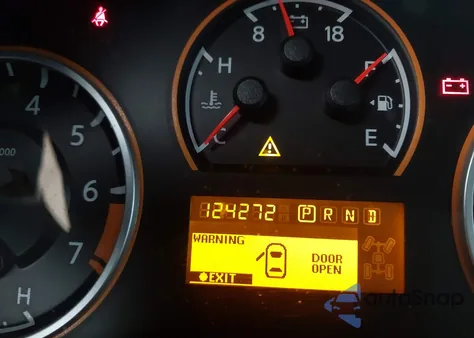 2015 Nissan Armada Sv z USA, uszkodzony, nr VIN 5N1BA0ND4FN600769